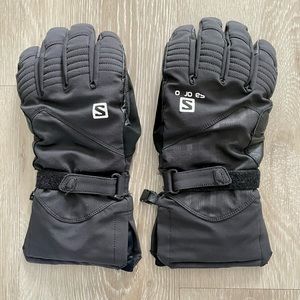 Women’s Salomon ski gloves